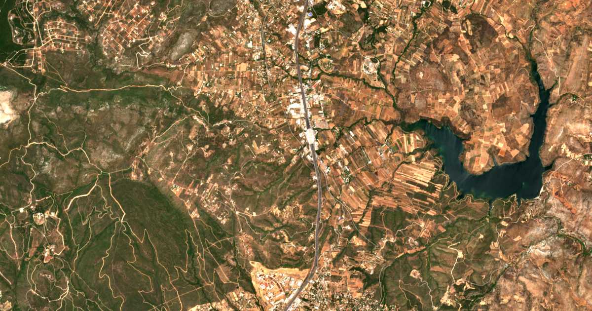 Сателитска карта на Kosmothéa