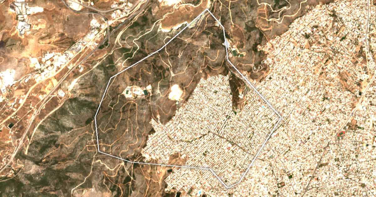 Сателитска снимка со исцртана граница: Dímos Petroúpolis