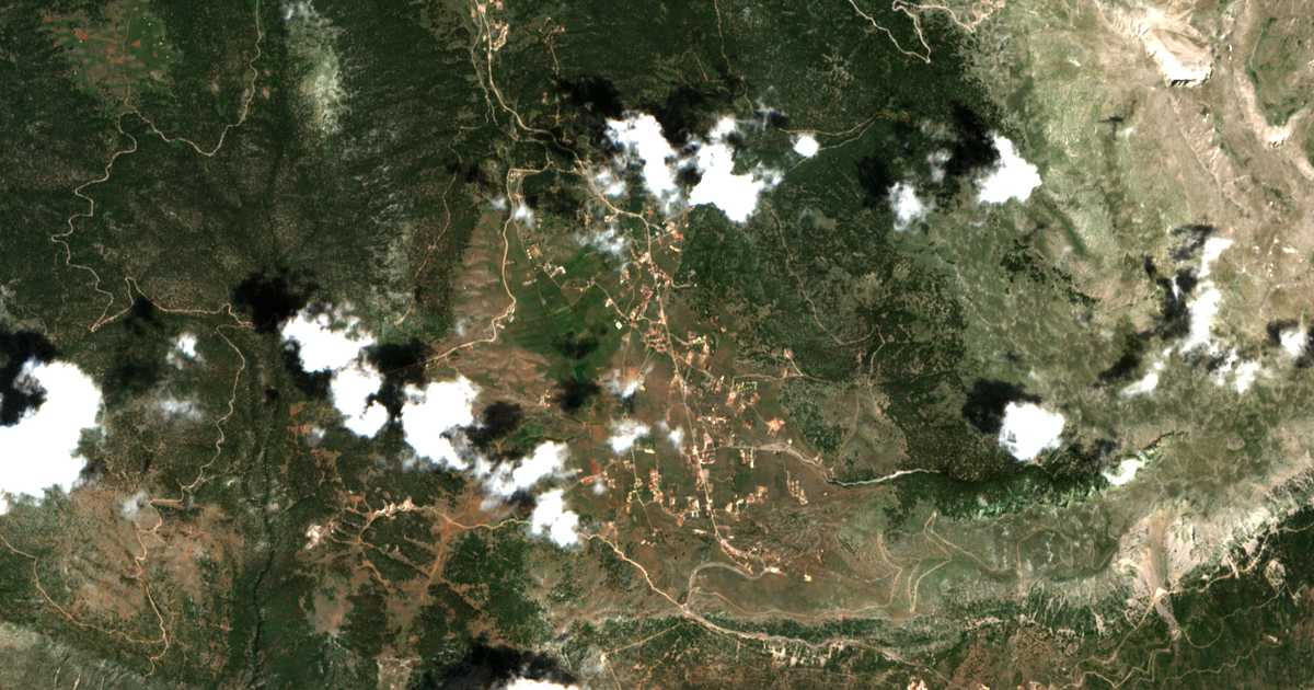 Сателитска карта на Kalývia Livadíou Arachóvis
