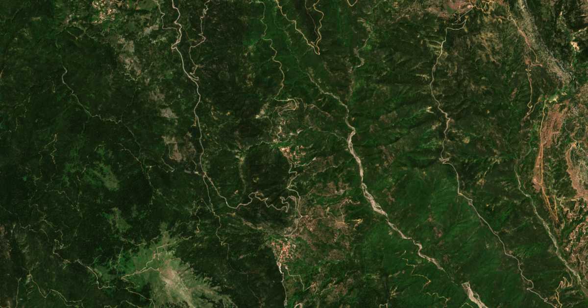 Сателитска карта на Trístenon