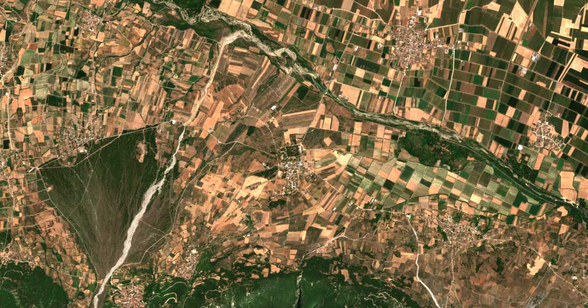 Сателитска карта на Loutrá Ypátis