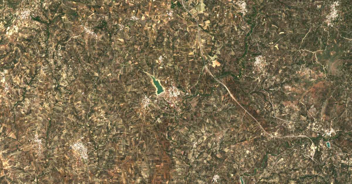 Сателитска карта на Ínion