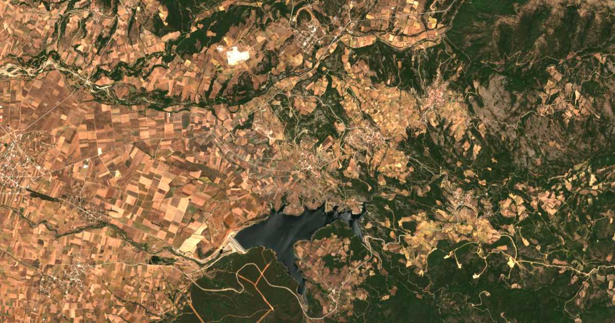 Сателитска карта на Ípion