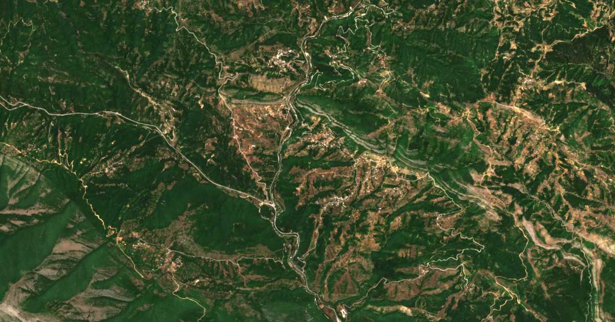 Сателитска карта на Aióra
