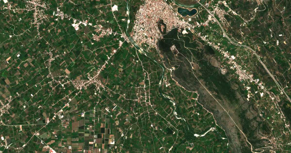 Сателитска карта на Agía Triás