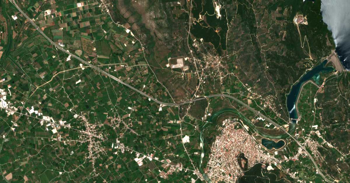 Сателитска карта на Skamniá