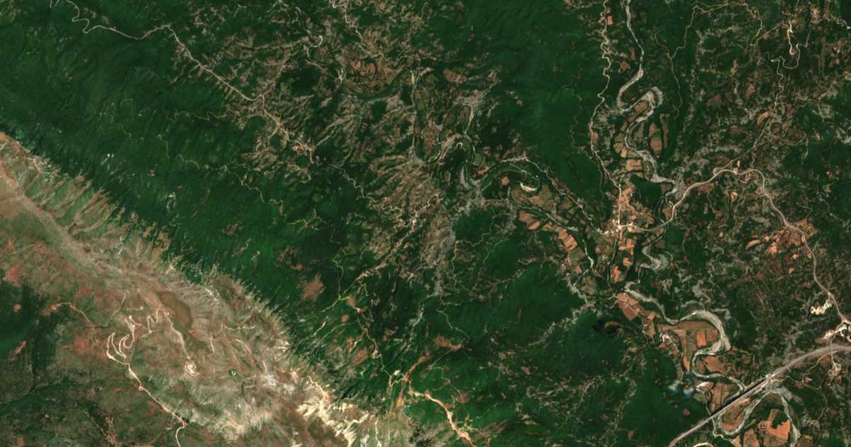 Сателитска карта на Karyaí