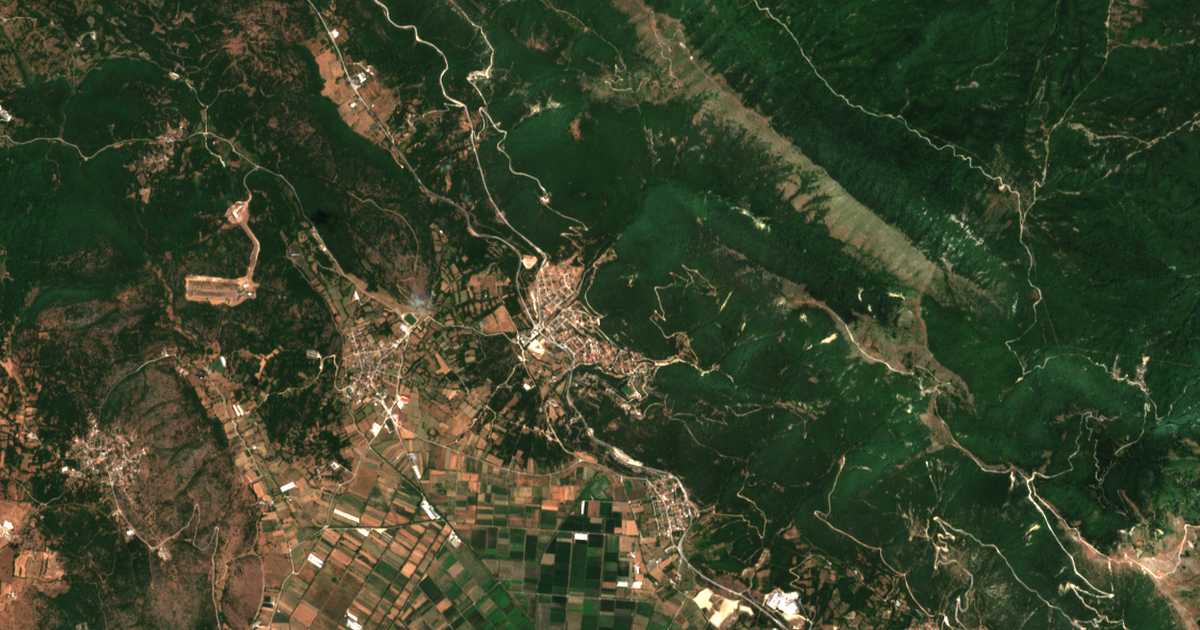 Сателитска карта на Karyaí
