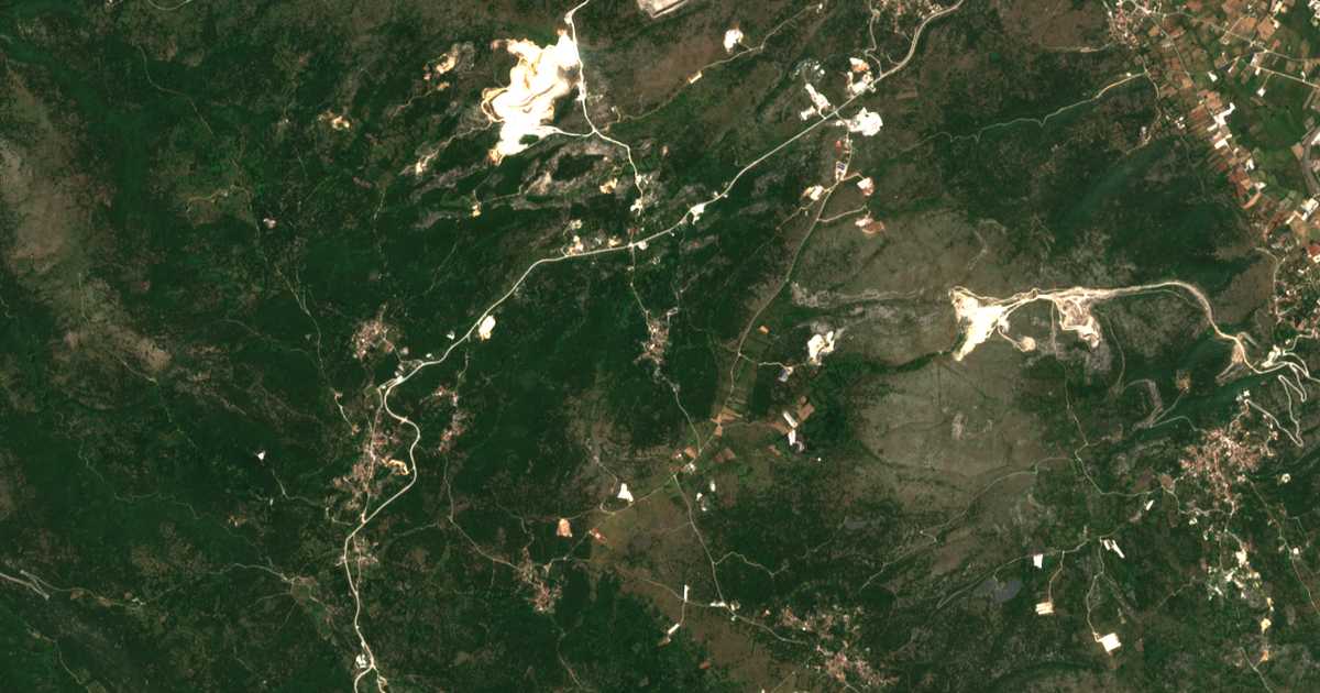 Сателитска карта на Petrálona