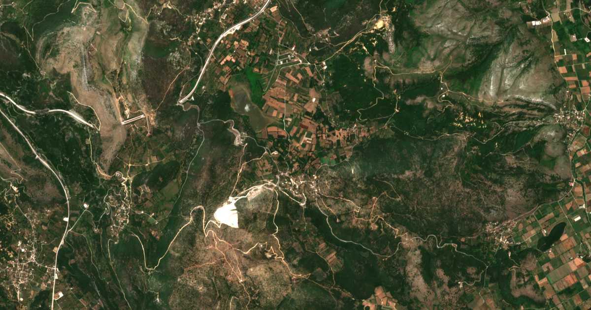 Сателитска карта на Ampeliá