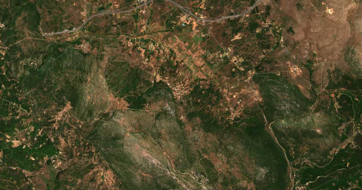 Сателитска карта на Páparis