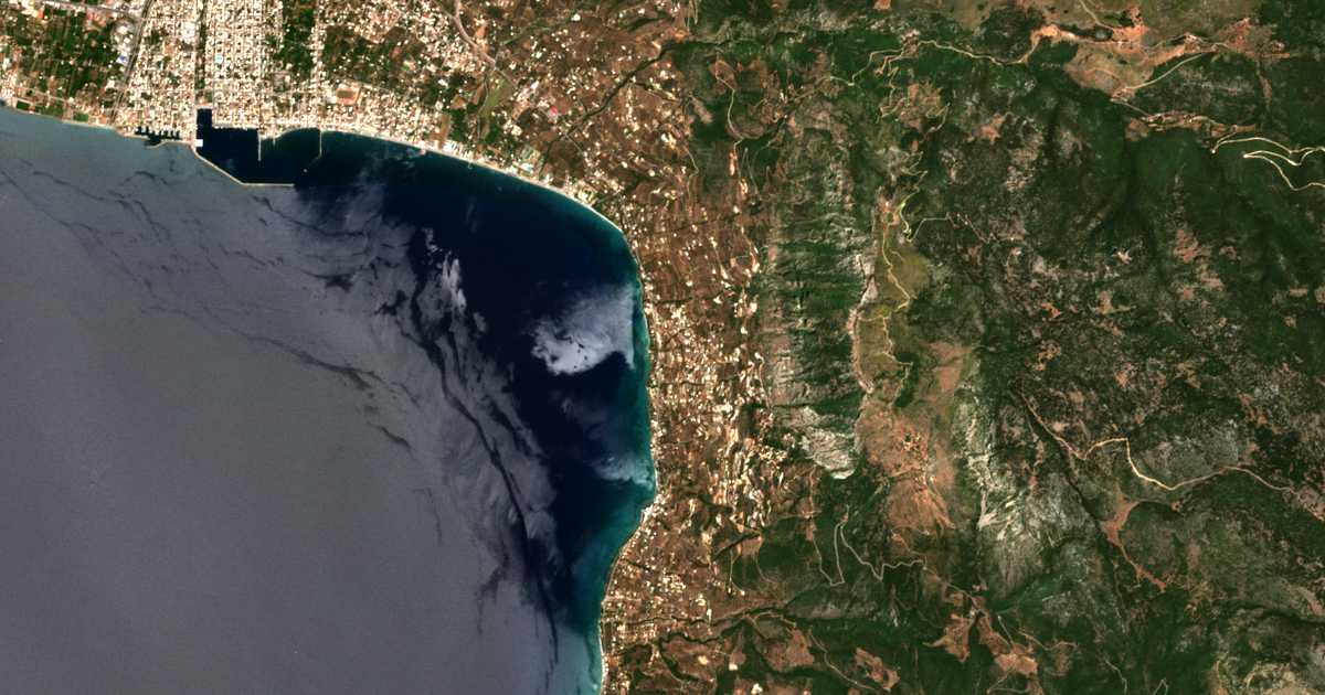 Сателитска карта на Paralía Vérgas
