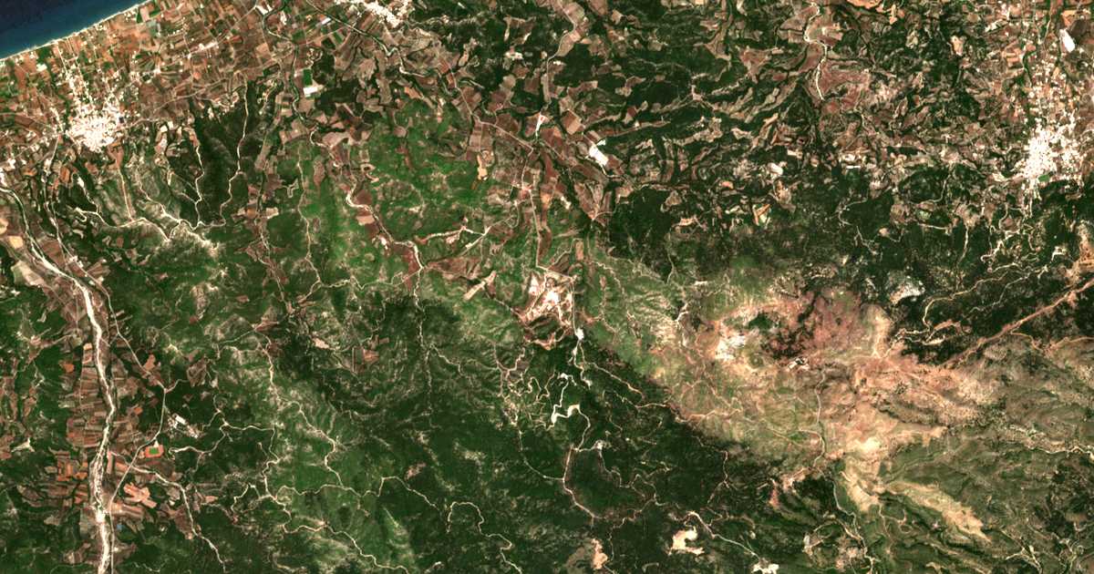 Сателитска карта на Epáno Kalamón
