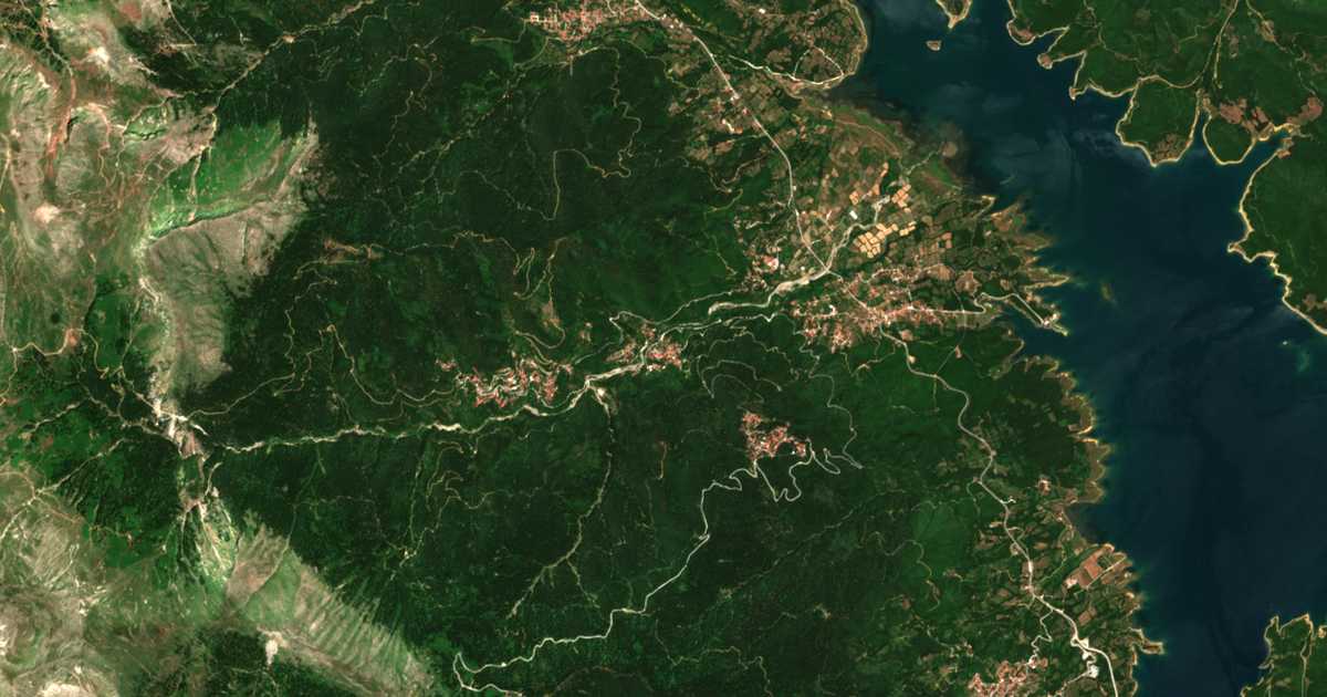 Сателитска карта на Pezoúla