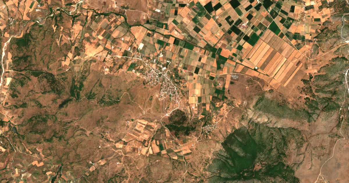 Сателитска карта на Арадасовија Зејнел
