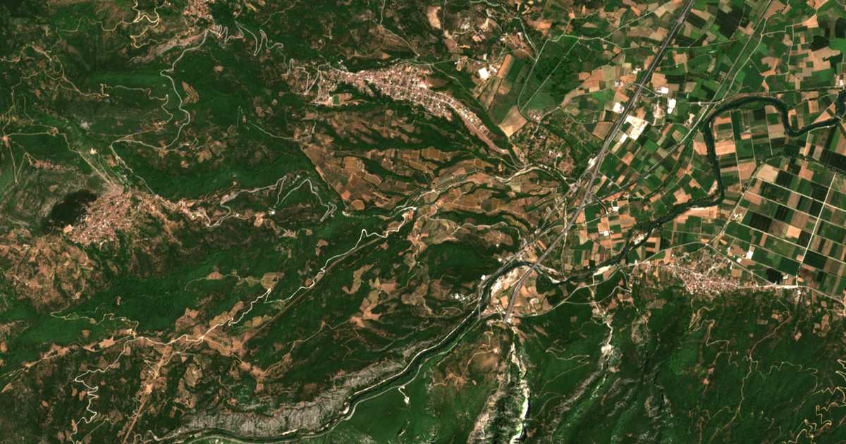 Сателитска карта на Peratariá