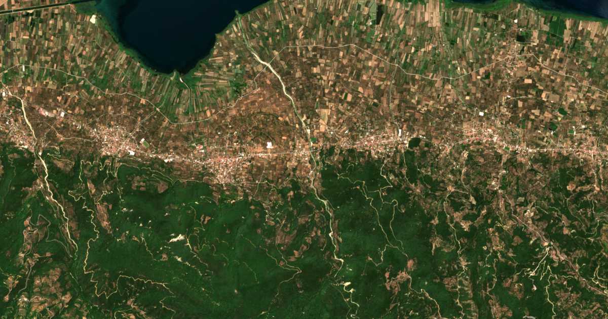 Сателитска карта на Agía Marína