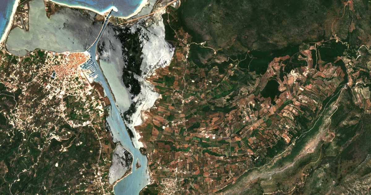 Сателитска карта на Peratiá
