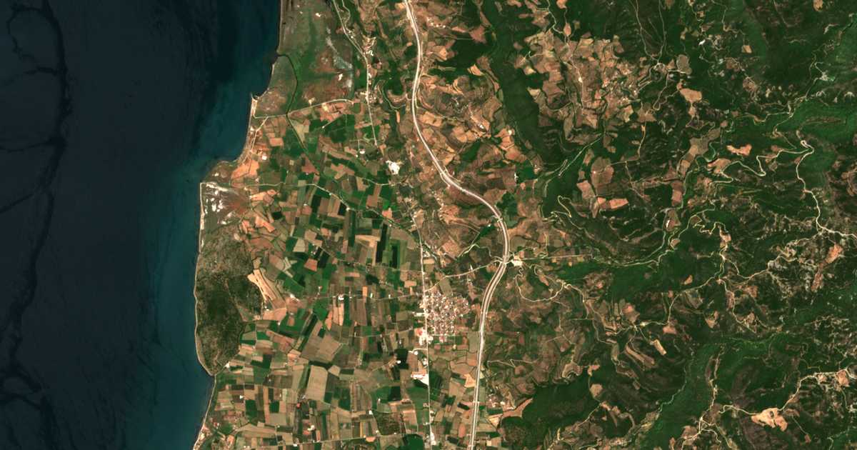 Сателитска карта на Petrálona