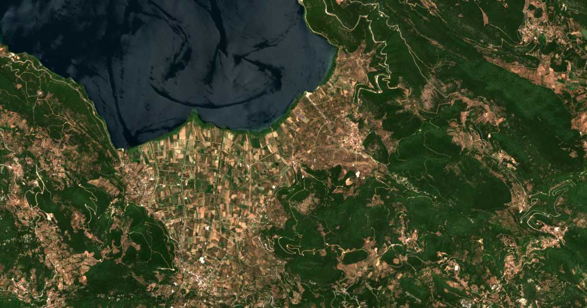 Сателитска карта на Pámfion