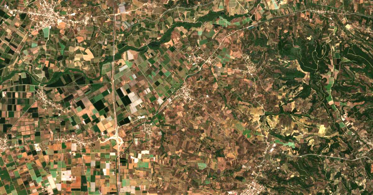 Сателитска карта на Avgeíon